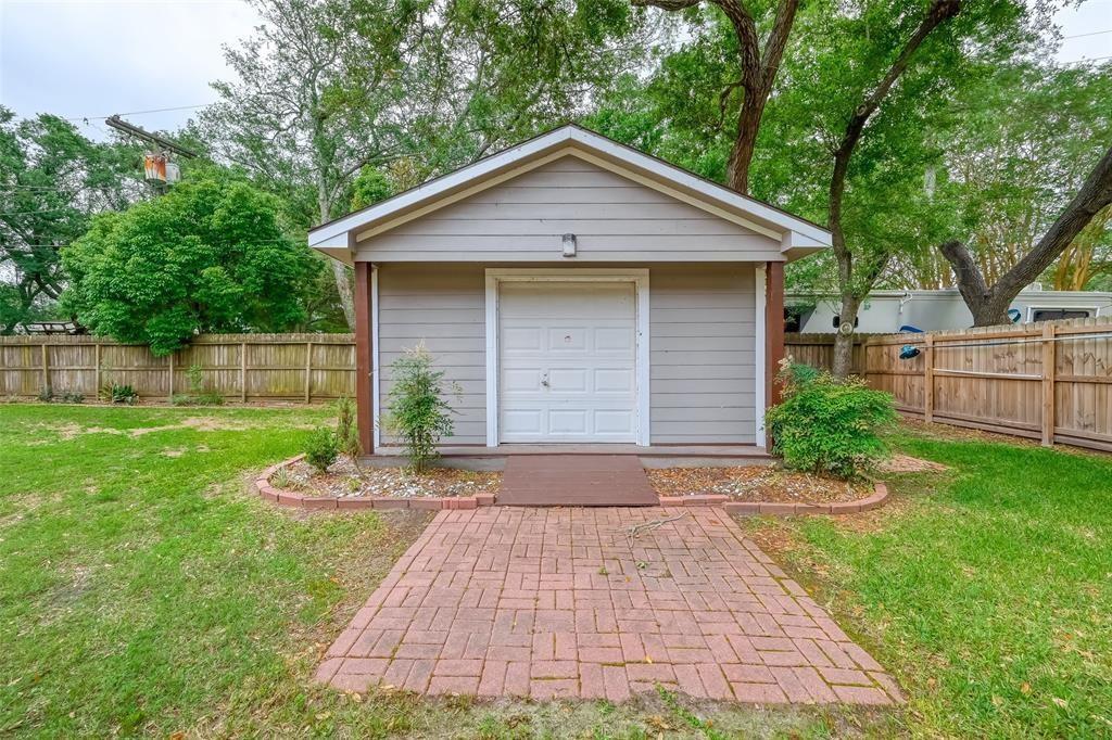 8515 Twelve Oaks Drive, Texas City, Texas image 40