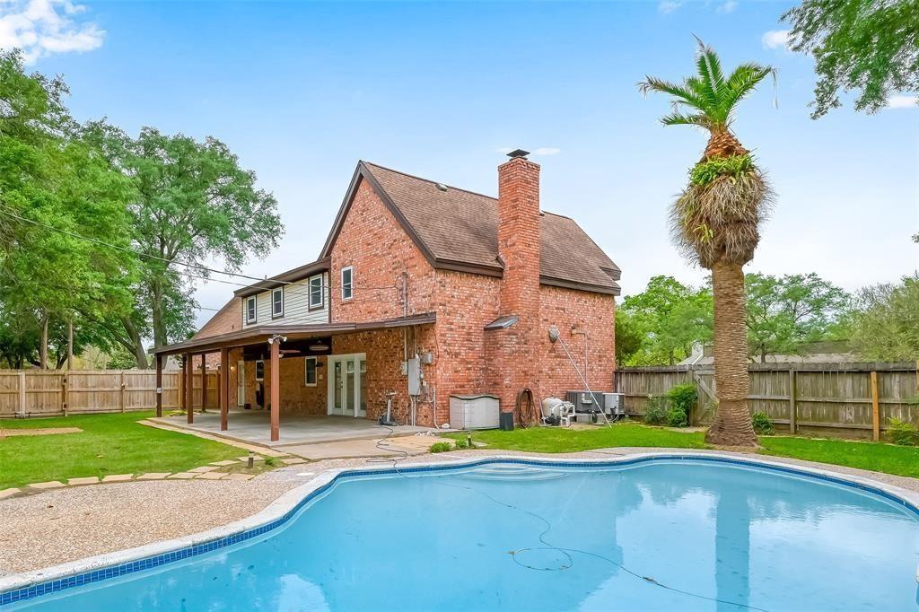 8515 Twelve Oaks Drive, Texas City, Texas image 1