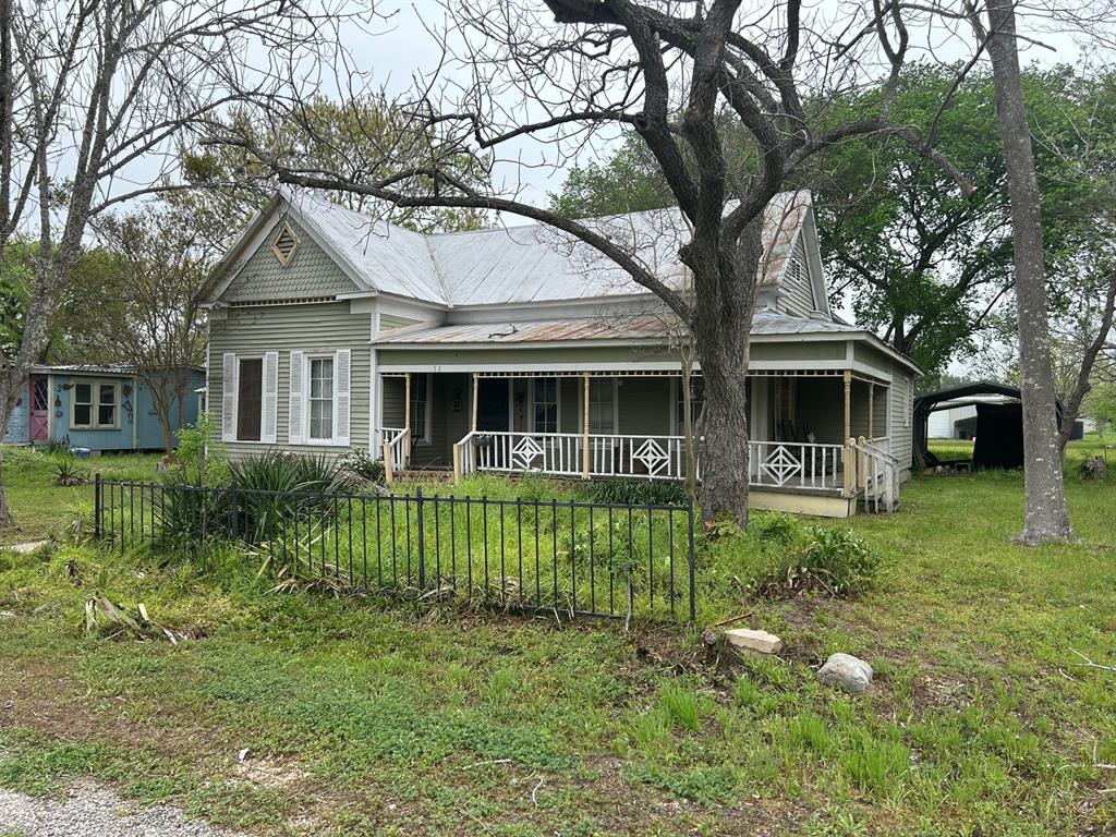 211 205 206 E Thigpen St, Carmine, Texas image 4