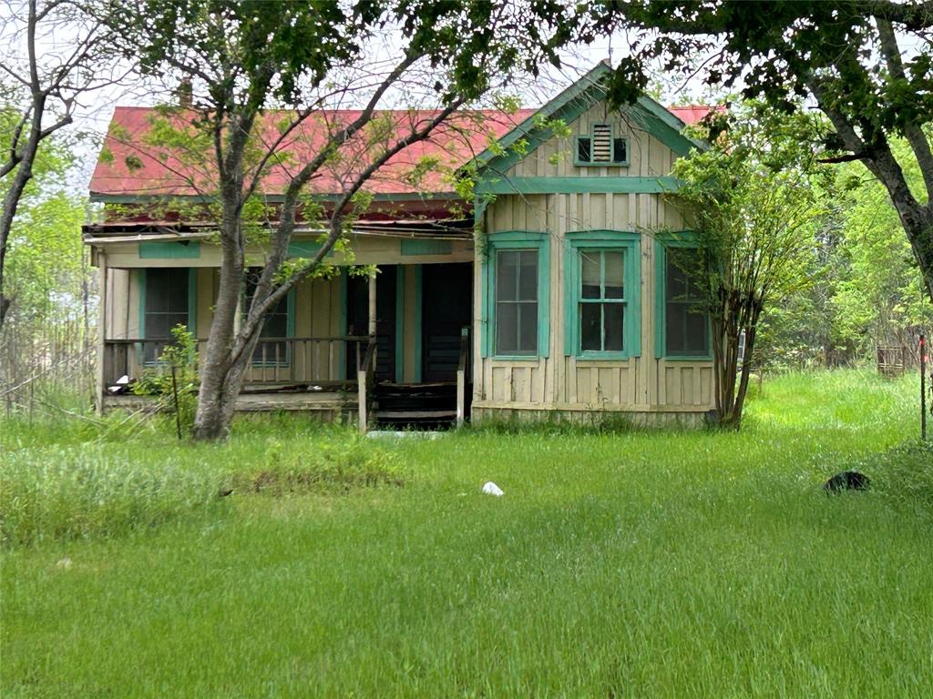 211 205 206 E Thigpen St, Carmine, Texas image 2