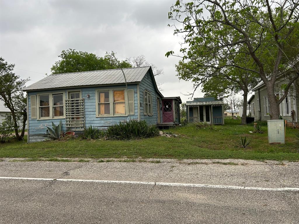 211 205 206 E Thigpen St, Carmine, Texas image 6