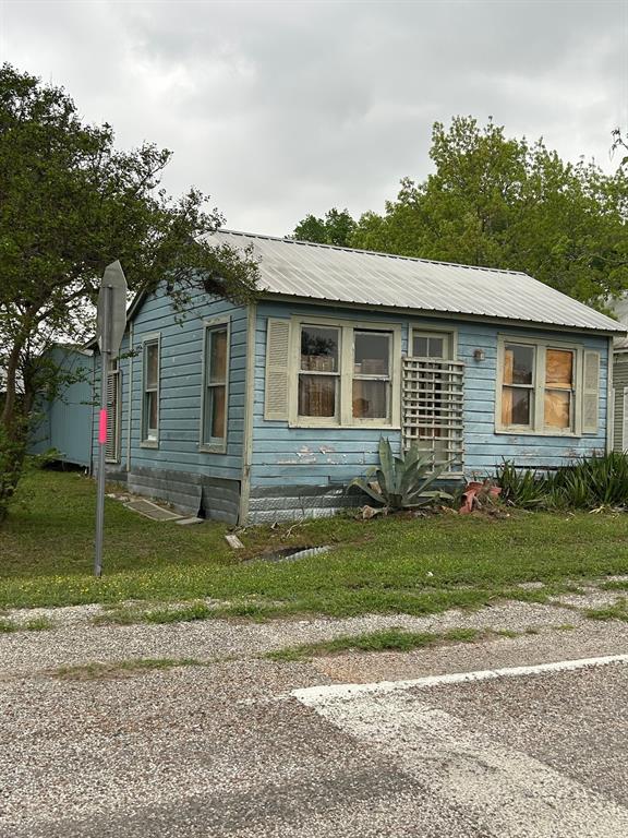 211 205 206 E Thigpen St, Carmine, Texas image 5