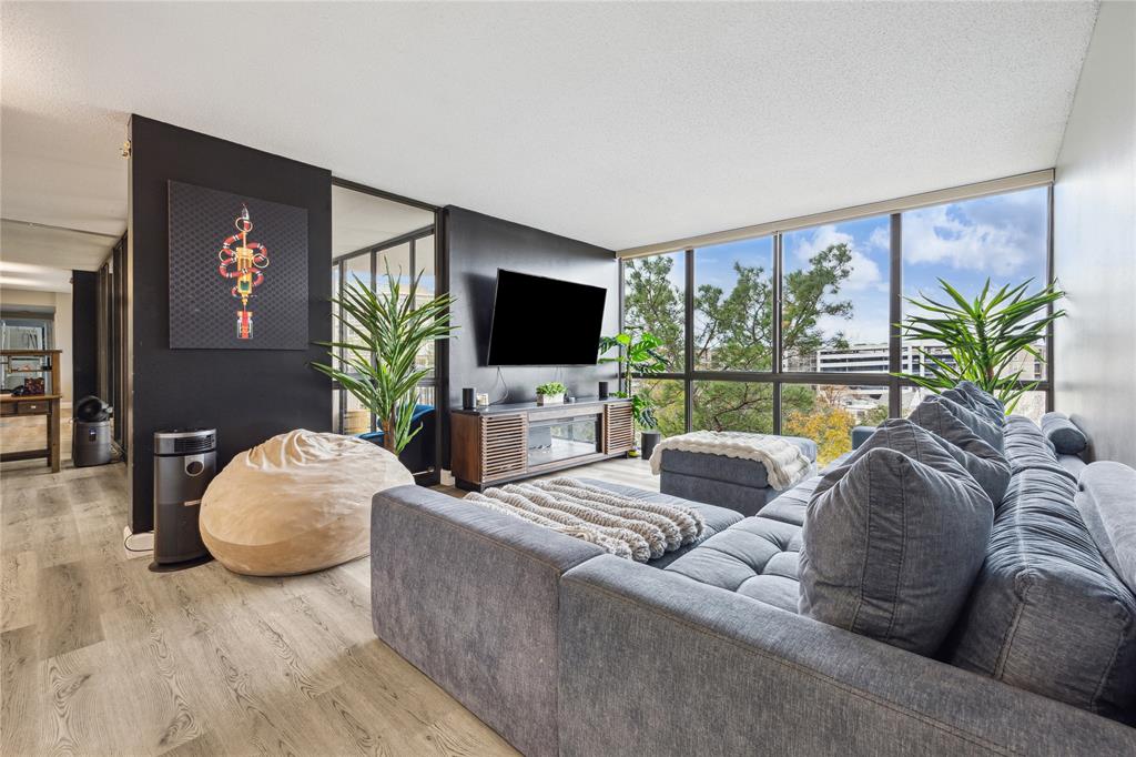 5001 Woodway Drive #705, Houston, Texas image 2
