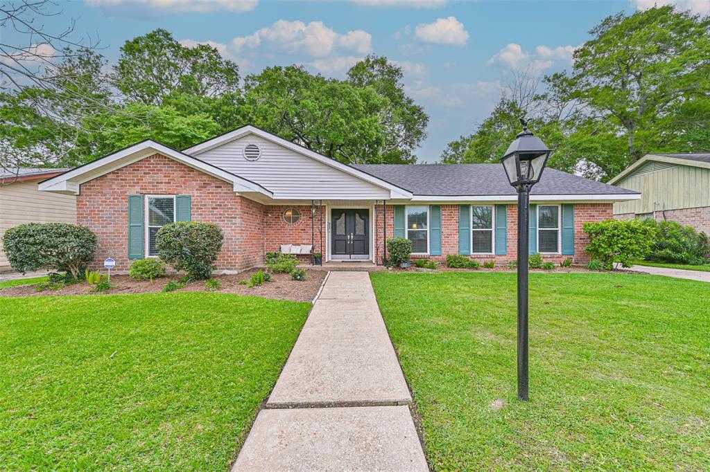 18210 Point Lookout Drive, Houston, Texas image 2