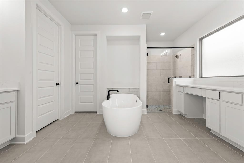 1027 Windy Creek Path, Conroe, Texas image 12
