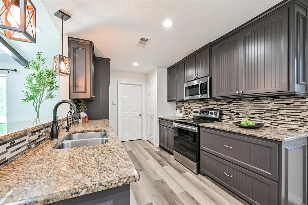 6315 Amie Lane #CR879, Pearland, Texas image 12