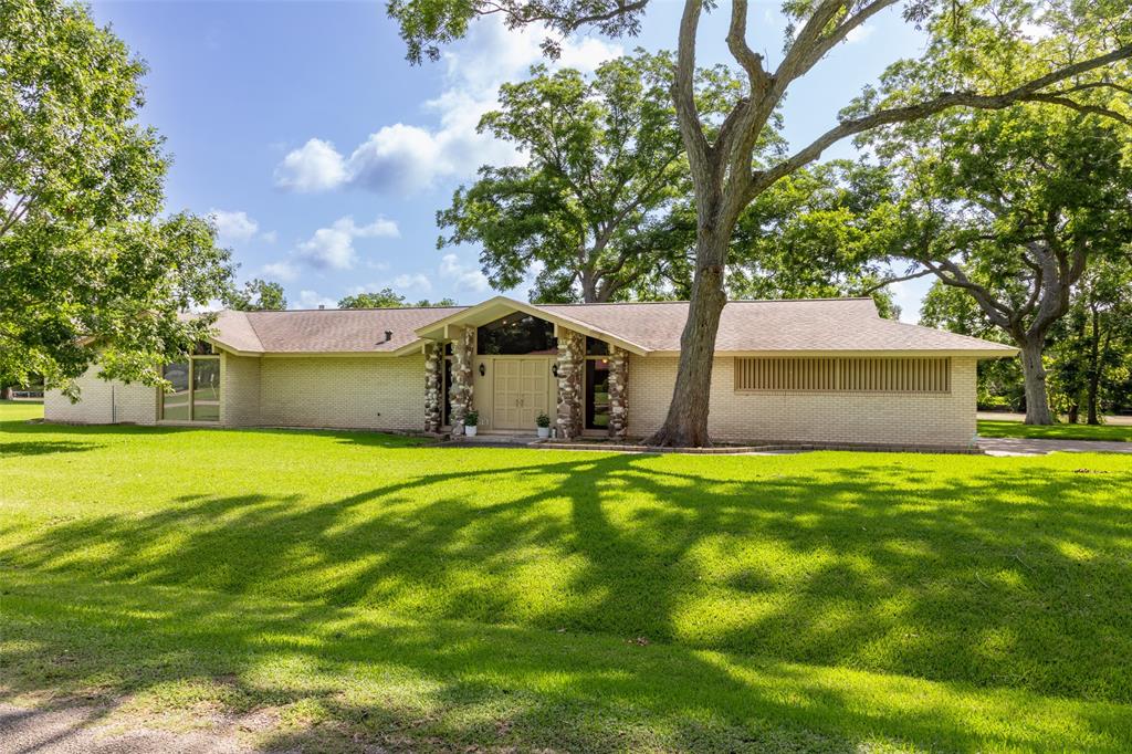 613 Bolling Green Drive, Wharton, Texas image 4