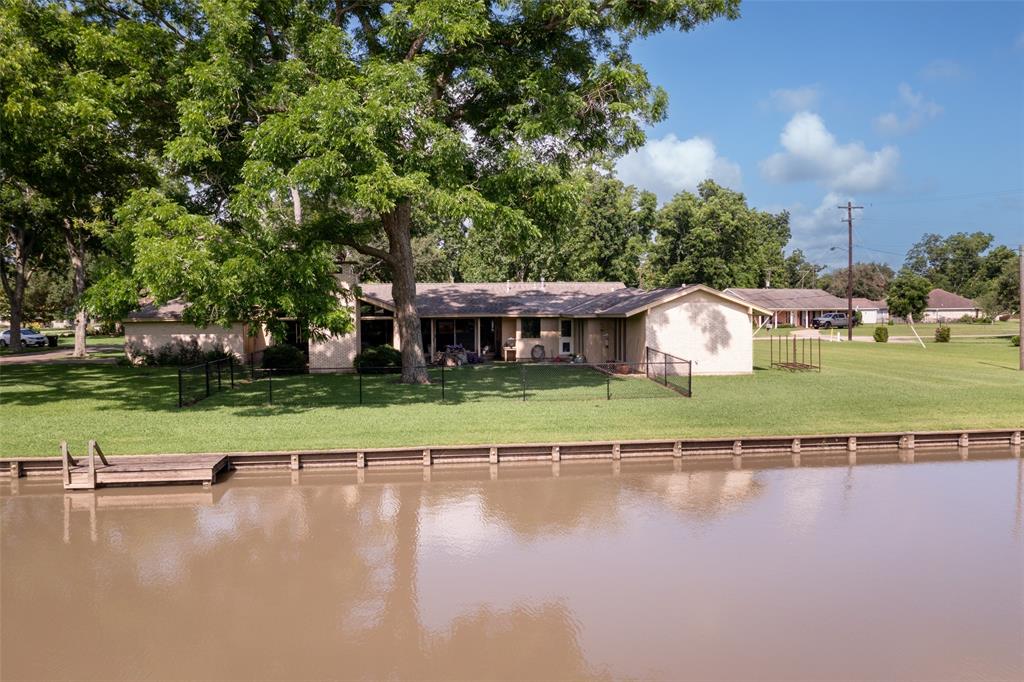 613 Bolling Green Drive, Wharton, Texas image 8