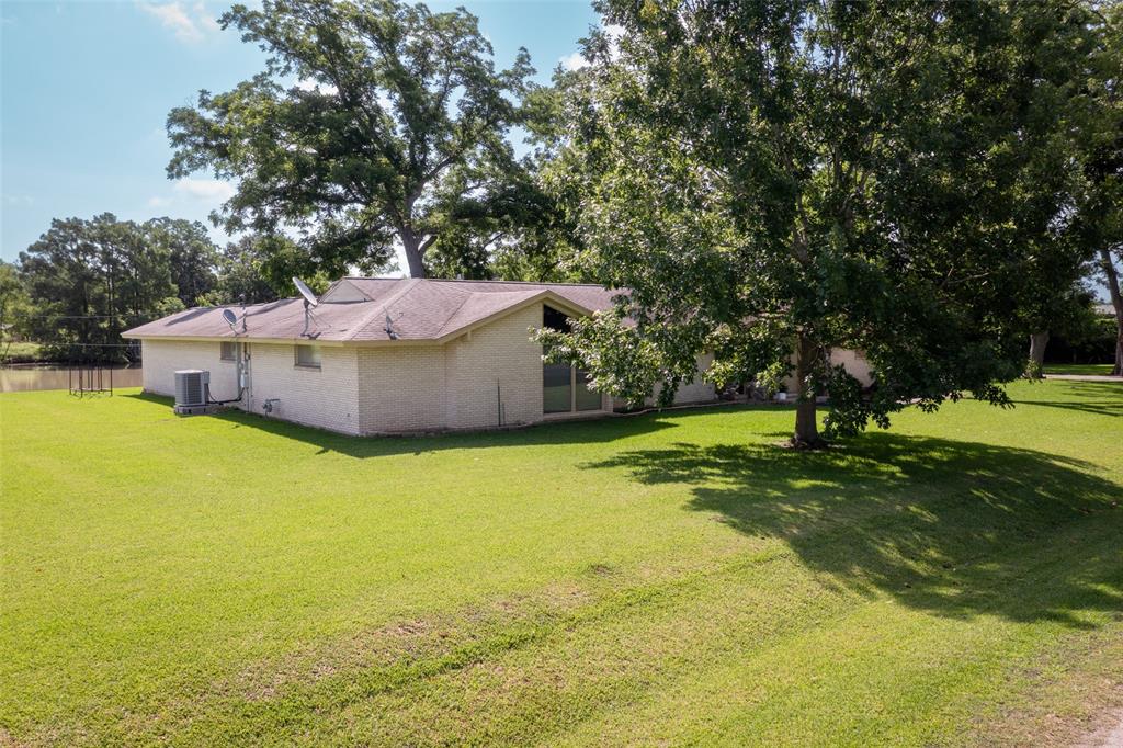 613 Bolling Green Drive, Wharton, Texas image 5
