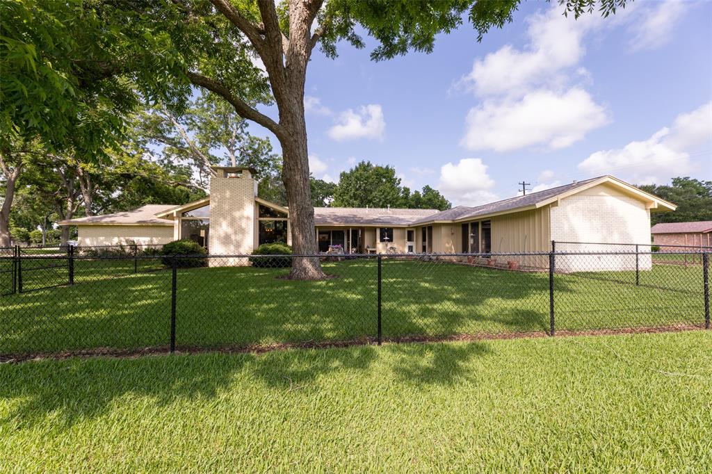 613 Bolling Green Drive, Wharton, Texas image 7