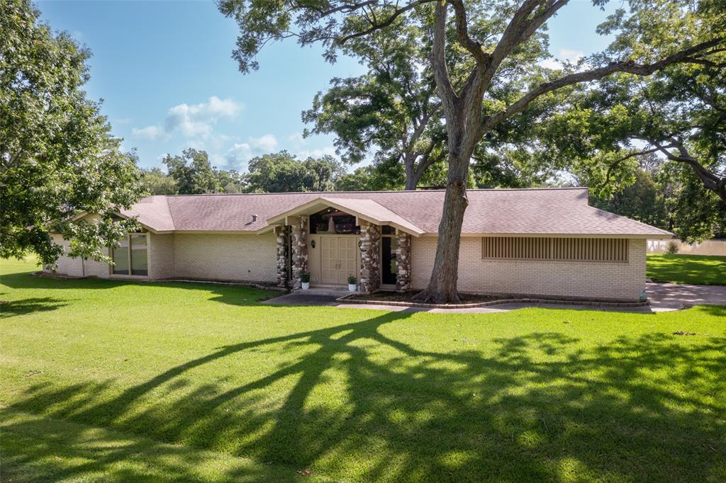613 Bolling Green Drive, Wharton, Texas image 1