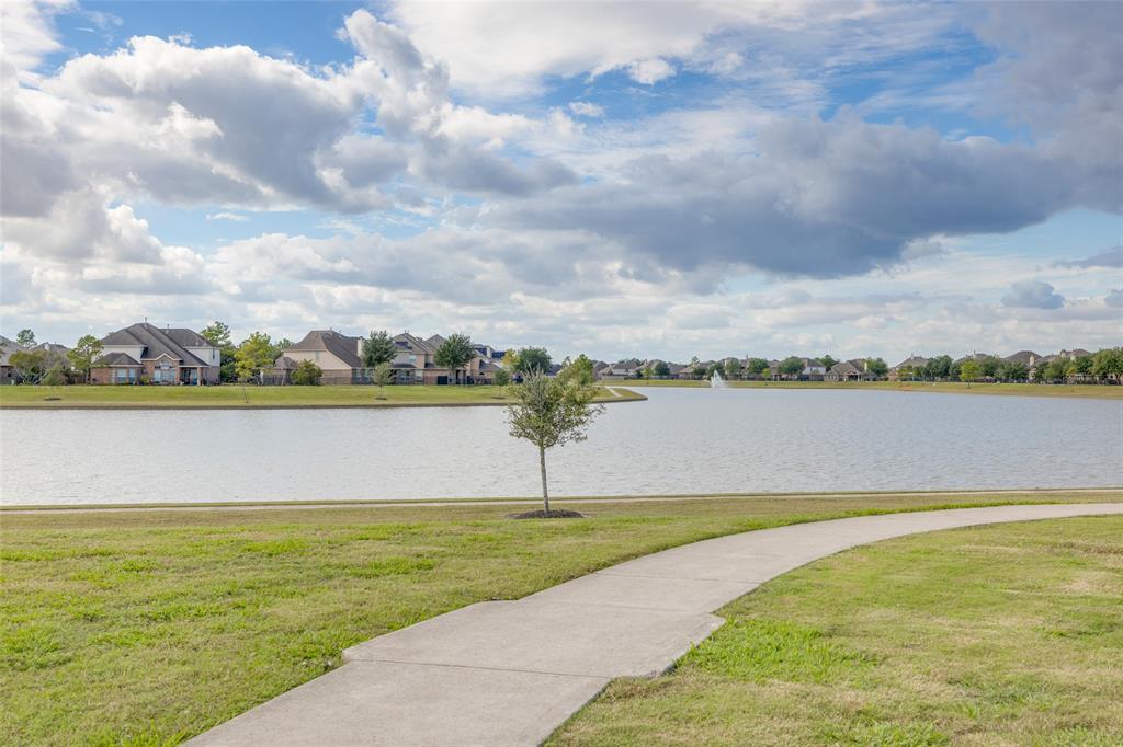 2611 Mint Garnet Drive, Rosharon, Texas image 3