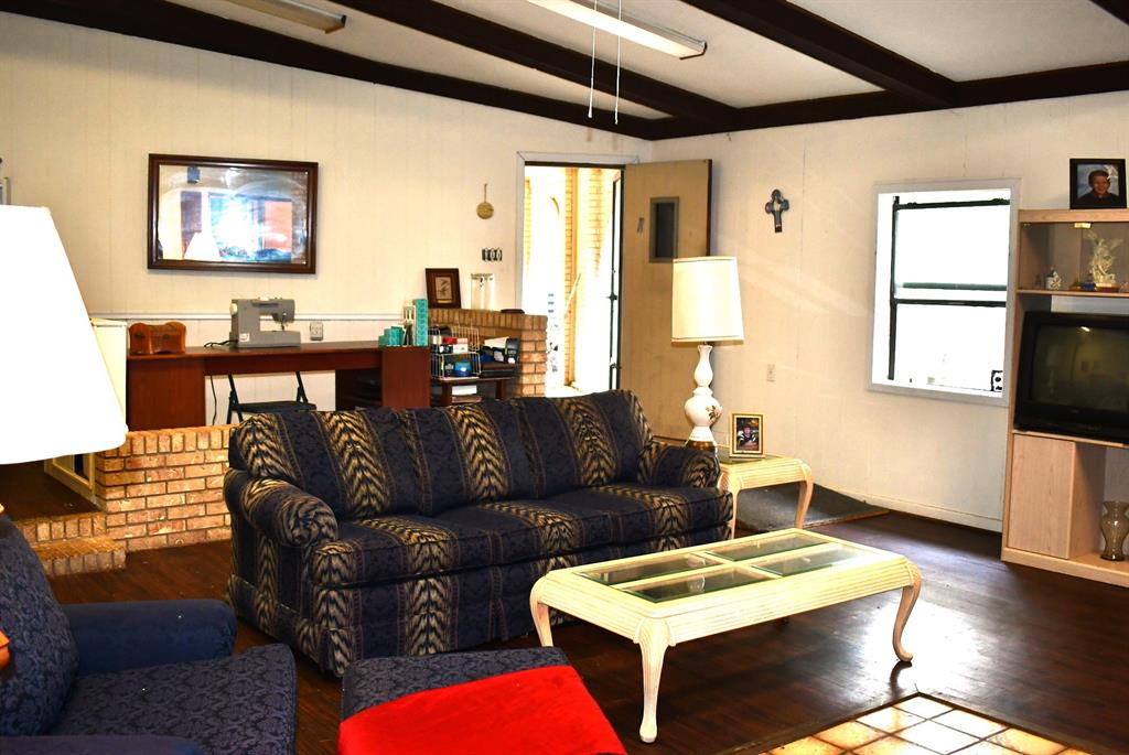 109 Cernosek Road, La Grange, Texas image 11