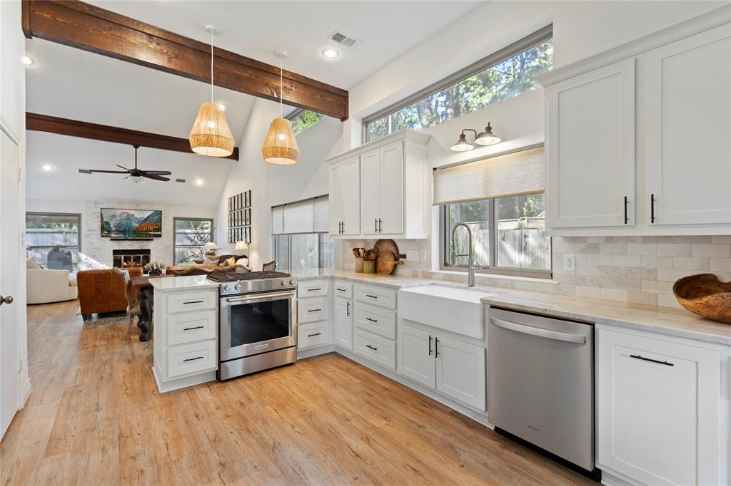 195 S Pathfinders Circle, The Woodlands, Texas image 11