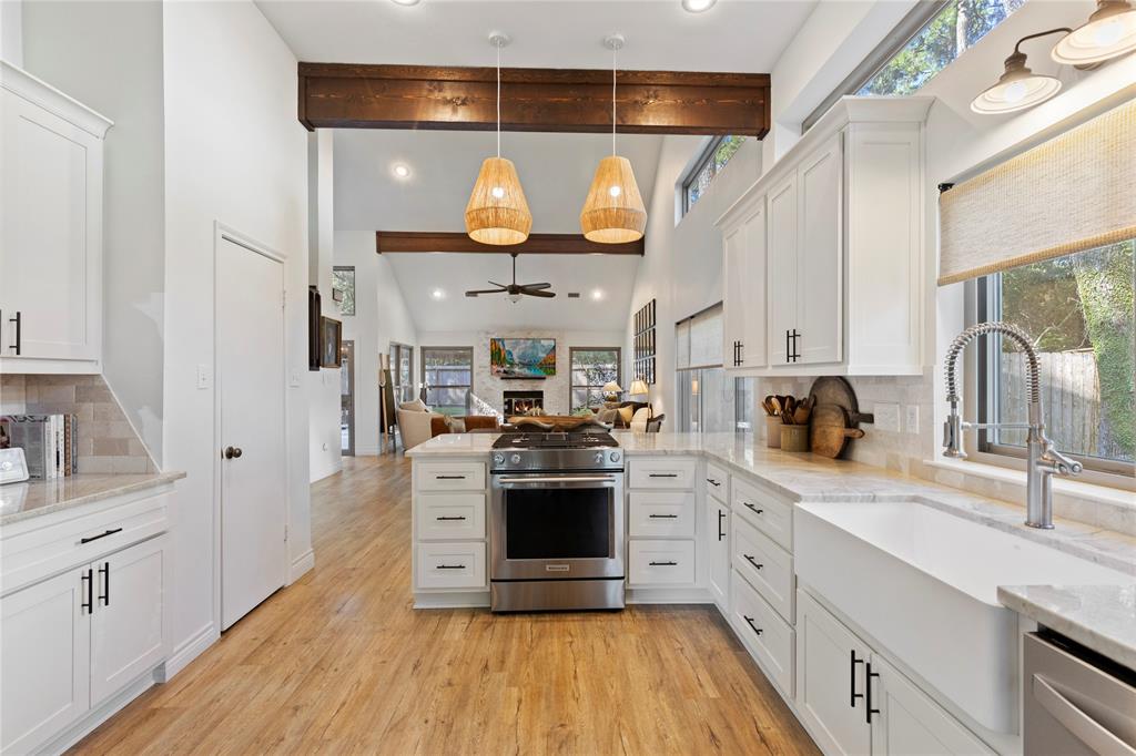195 S Pathfinders Circle, The Woodlands, Texas image 10