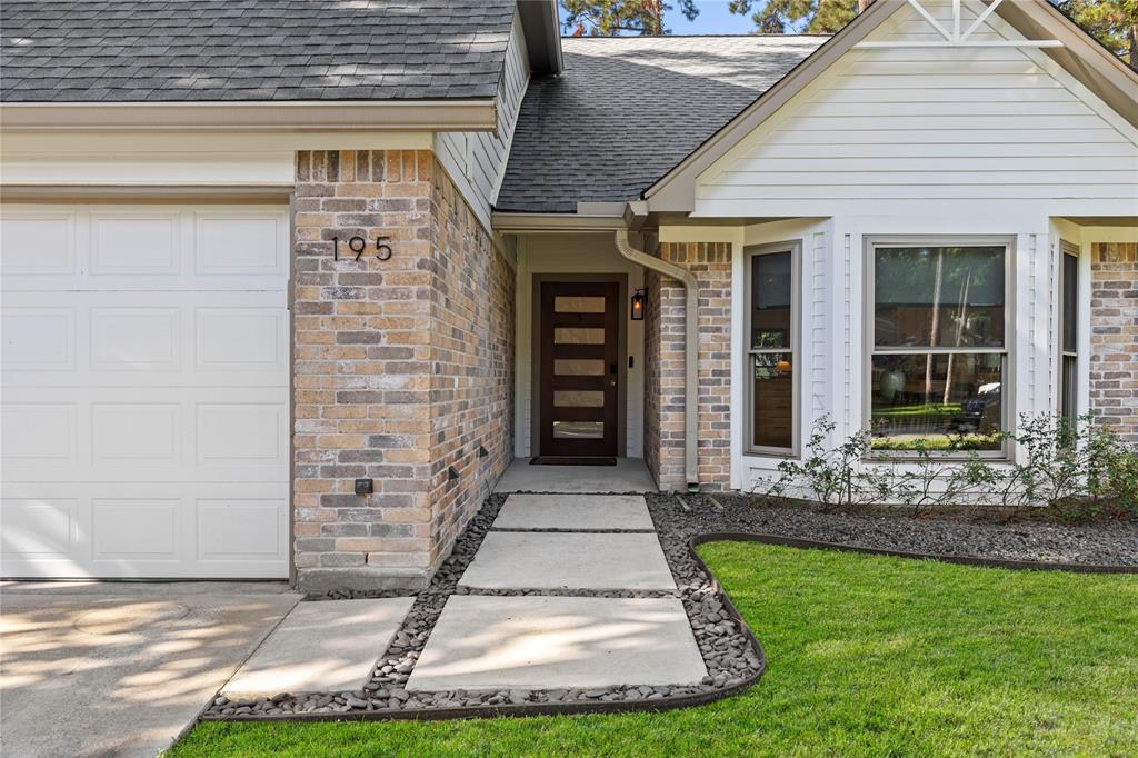 195 S Pathfinders Circle, The Woodlands, Texas image 3