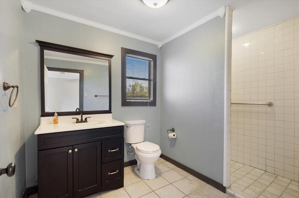 134 Creekwood Drive, Freeport, Texas image 38
