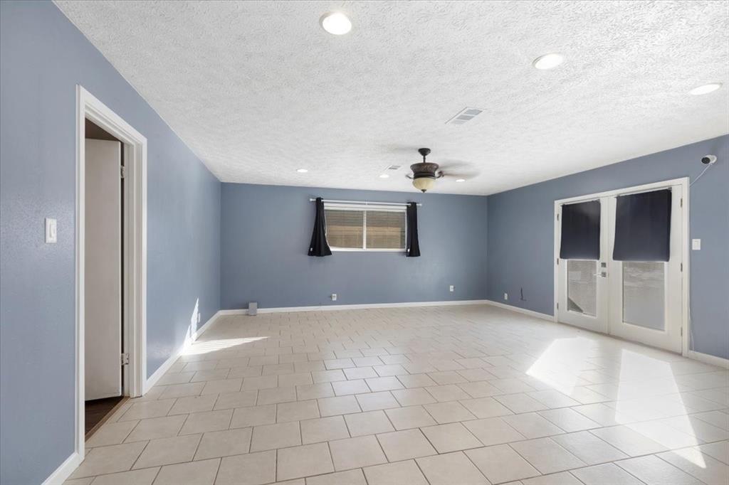134 Creekwood Drive, Freeport, Texas image 6