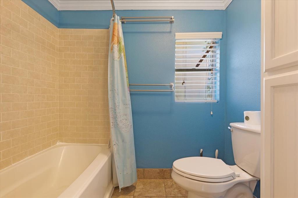 134 Creekwood Drive, Freeport, Texas image 18