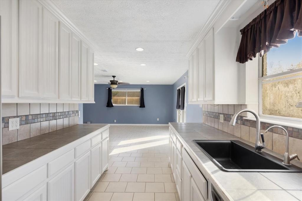 134 Creekwood Drive, Freeport, Texas image 10