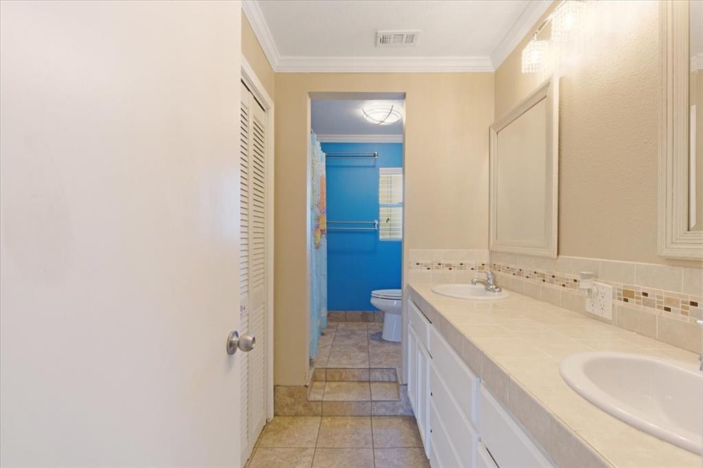 134 Creekwood Drive, Freeport, Texas image 17