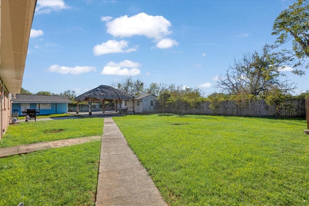 134 Creekwood Drive, Freeport, Texas image 26