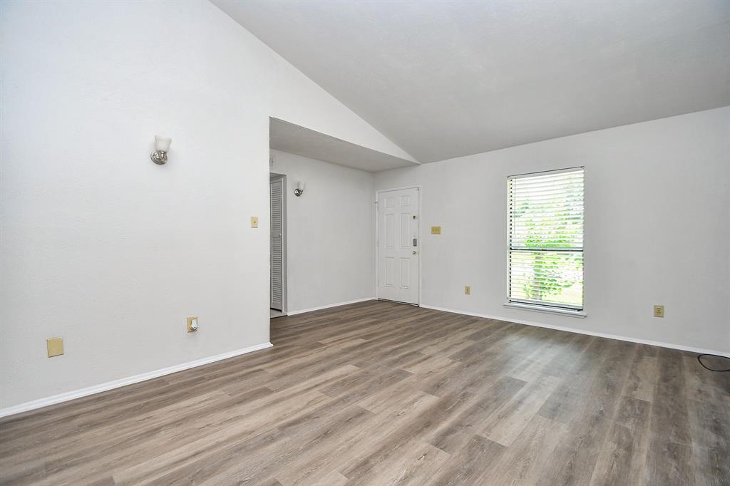6915 Jeb Stuart Drive, Richmond, Texas image 3