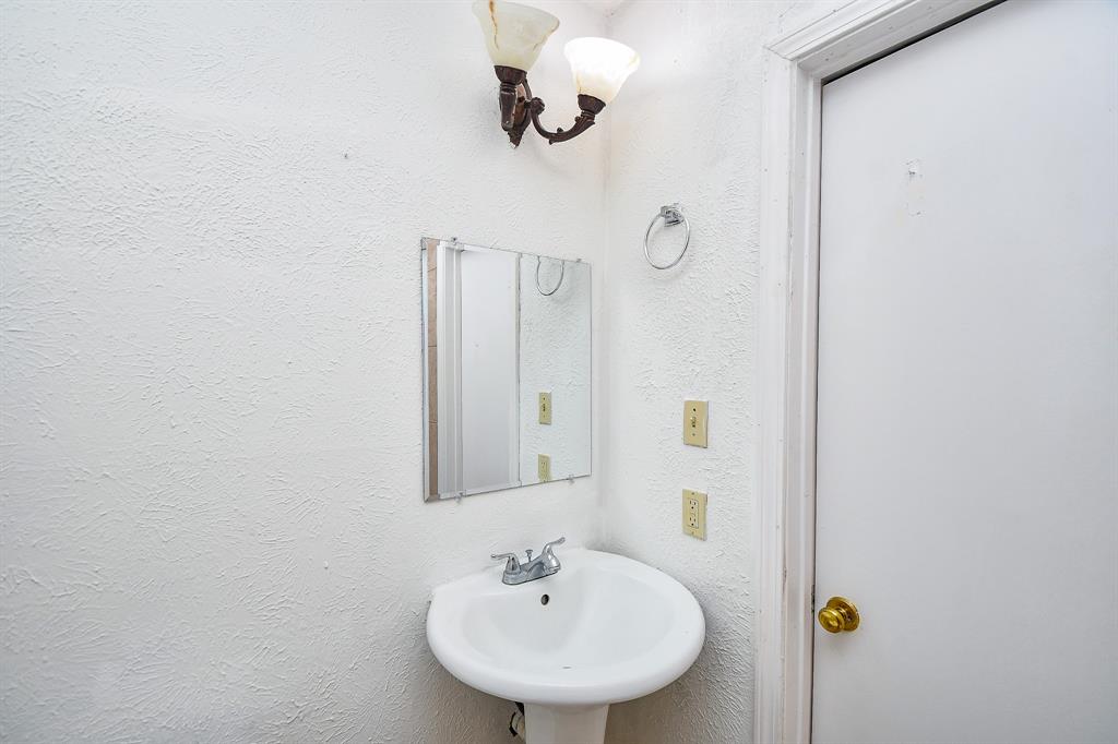 6915 Jeb Stuart Drive, Richmond, Texas image 21