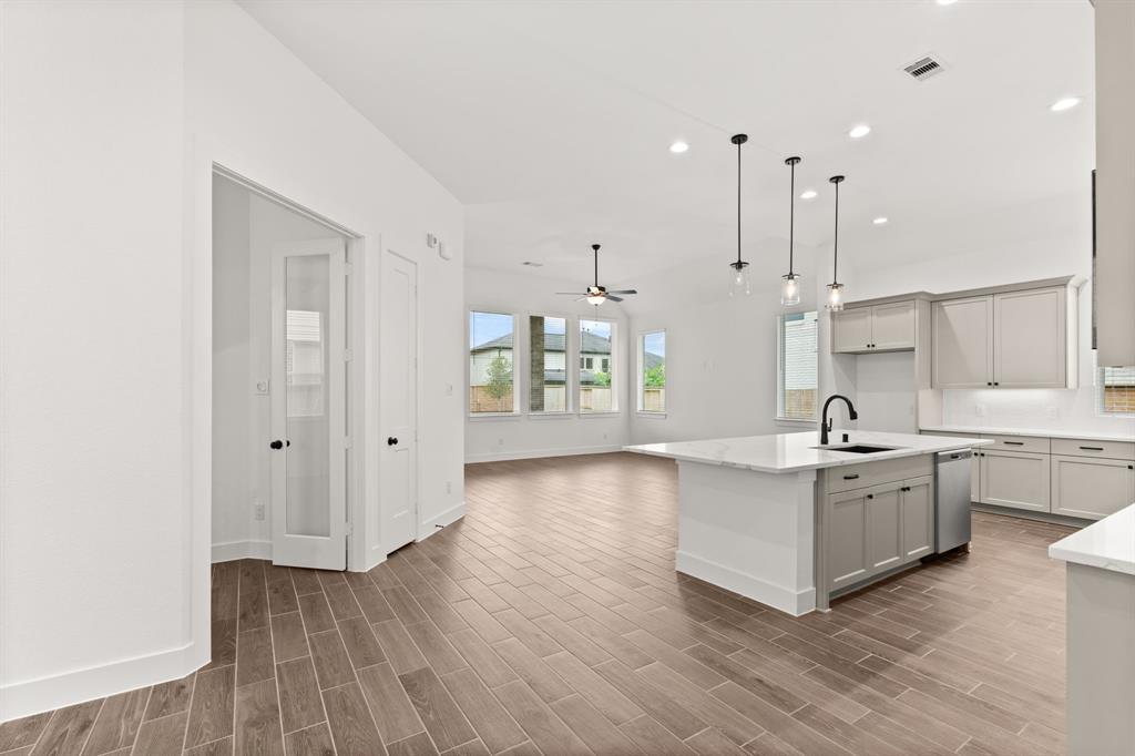 18220 Saffron Sun Street, Conroe, Texas image 4