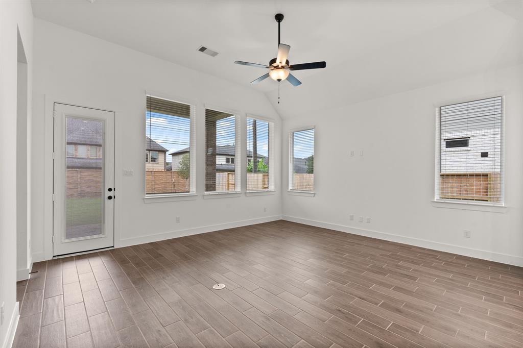 18220 Saffron Sun Street, Conroe, Texas image 7