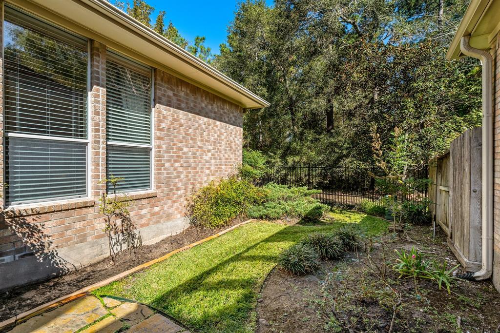 118 E Northcastle Circle, Conroe, Texas image 37