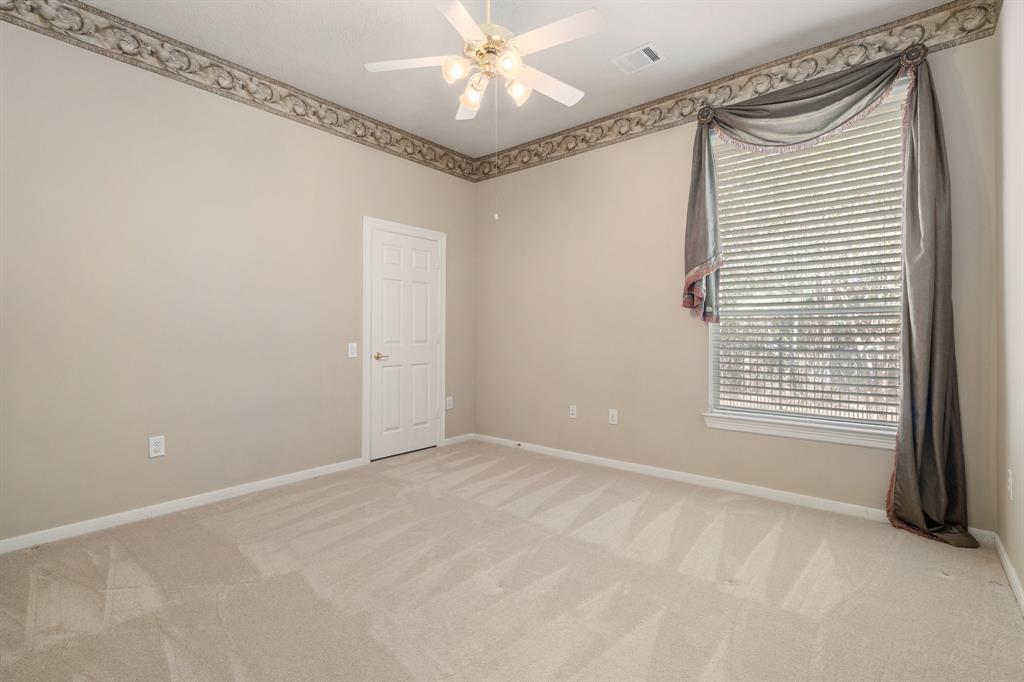 118 E Northcastle Circle, Conroe, Texas image 28