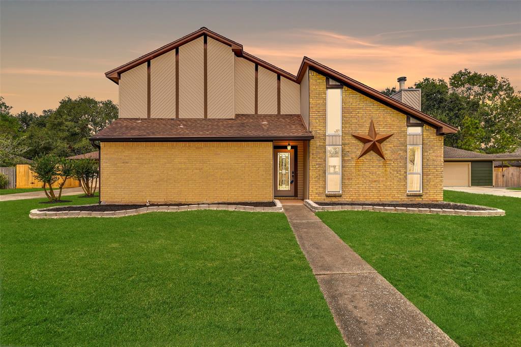 1807 Talon Drive, Friendswood, Texas image 1