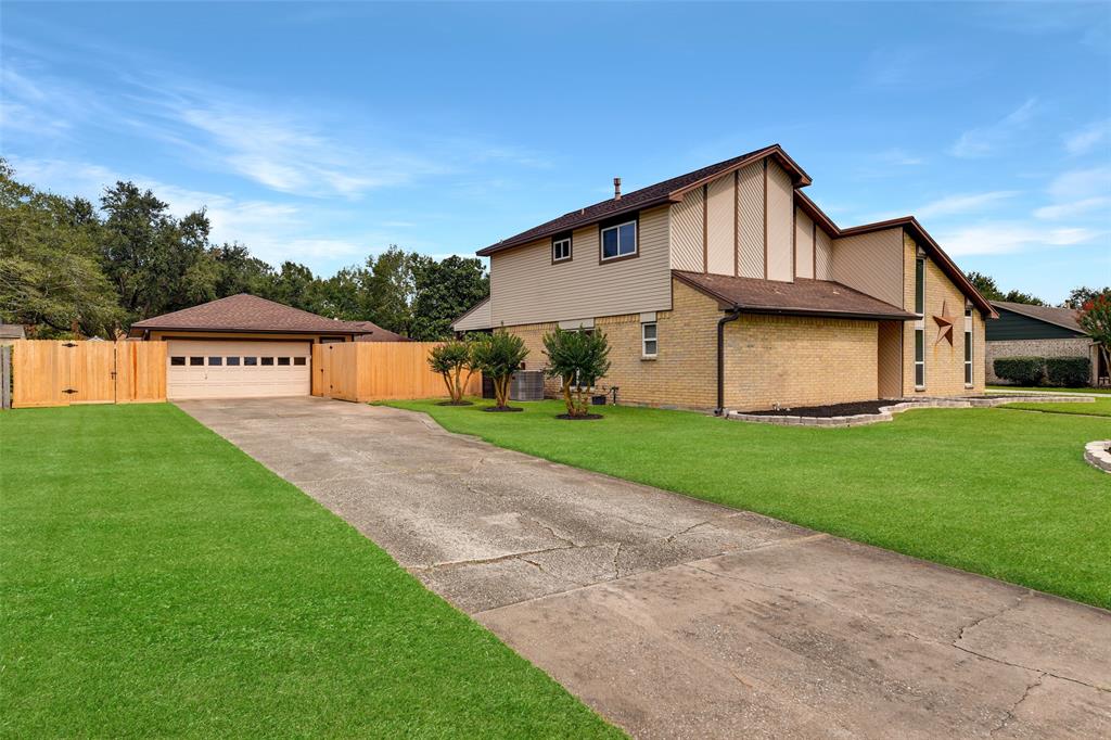 1807 Talon Drive, Friendswood, Texas image 2