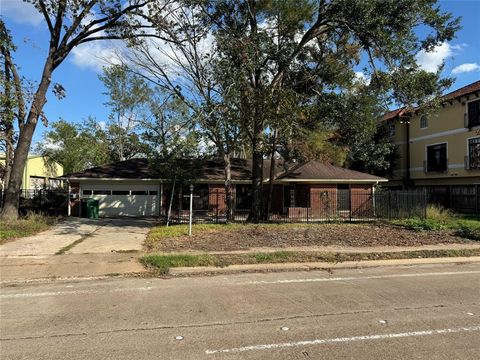 Photo of 1310 Antoine Drive, Houston, TX 77055 (MLS # 95823603) Photo of 1310 Antoine Drive, Houston, TX 77055 (MLS # 95823603)