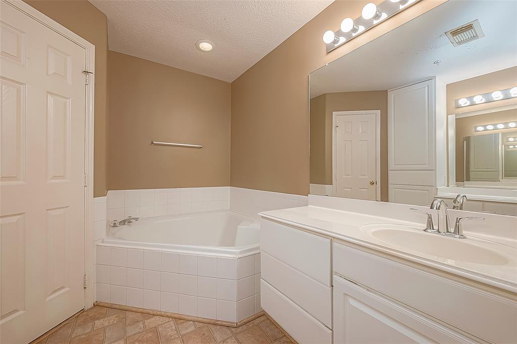 2710 Grants Lake Boulevard #F2, Sugar Land, Texas image 36