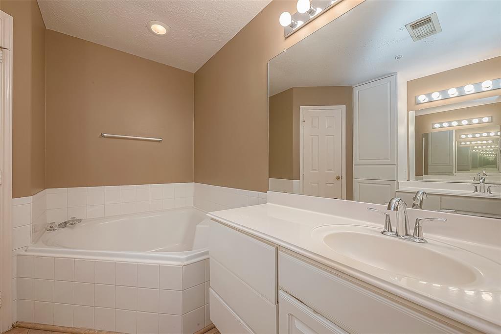 2710 Grants Lake Boulevard #F2, Sugar Land, Texas image 37