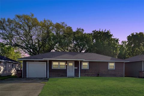Single Family Residence in Dickinson TX 4001 Liggio Street.jpg