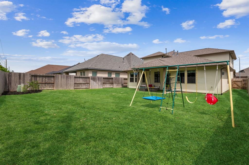 27887 Serenata Springs Drive, Spring, Texas image 38