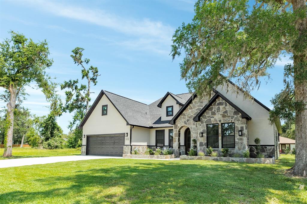 245 Montclaire Drive, West Columbia, Texas image 3