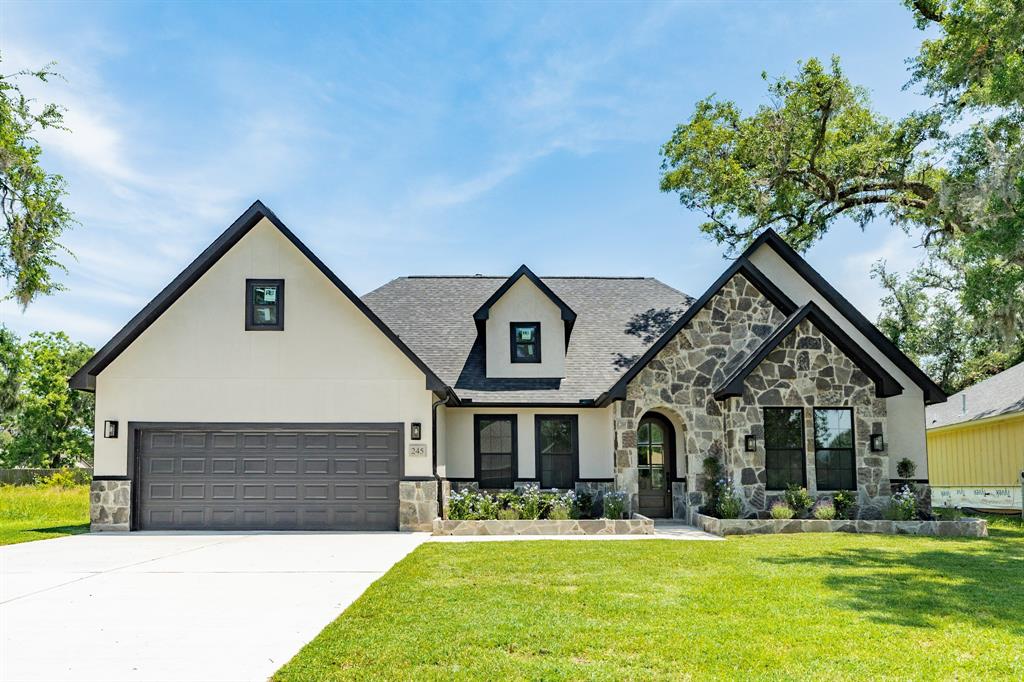 245 Montclaire Drive, West Columbia, Texas image 1