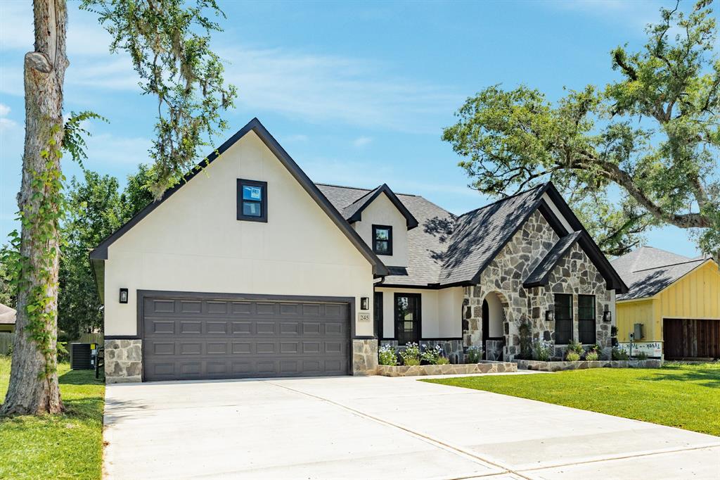 245 Montclaire Drive, West Columbia, Texas image 2