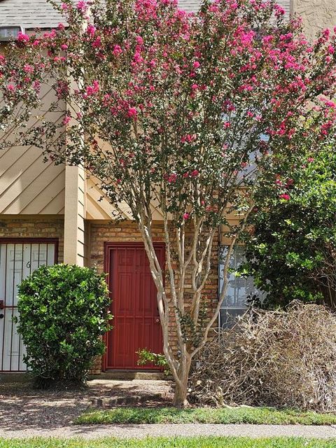 Photo of 3303 W Greenridge Drive #7, Houston, TX 77057 (MLS # 81592376) Photo of 3303 W Greenridge Drive #7, Houston, TX 77057 (MLS # 81592376)