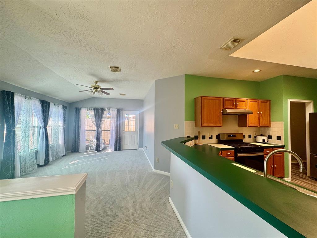 2014 N Mission Circle, Friendswood, Texas image 12