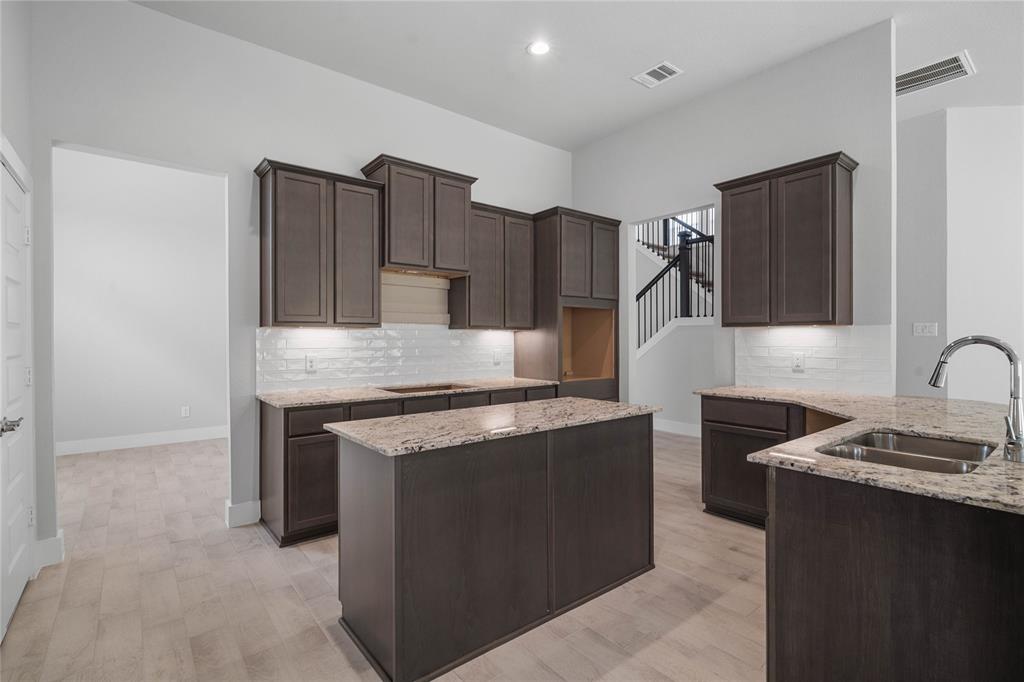 2140 Golden Spruce Court, Conroe, Texas image 7