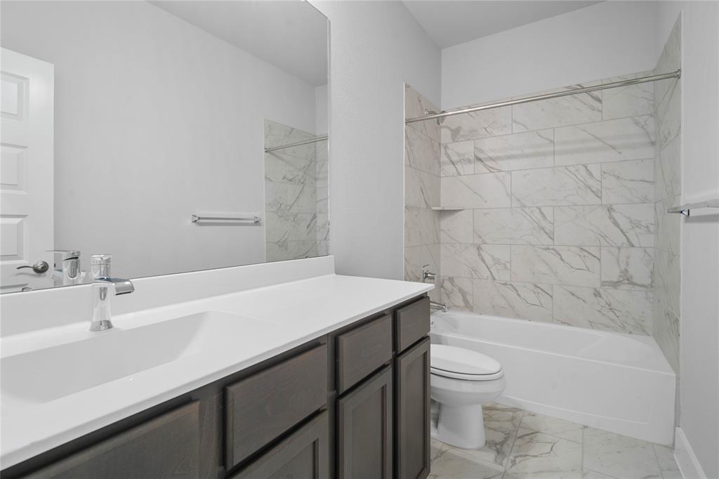 2140 Golden Spruce Court, Conroe, Texas image 3