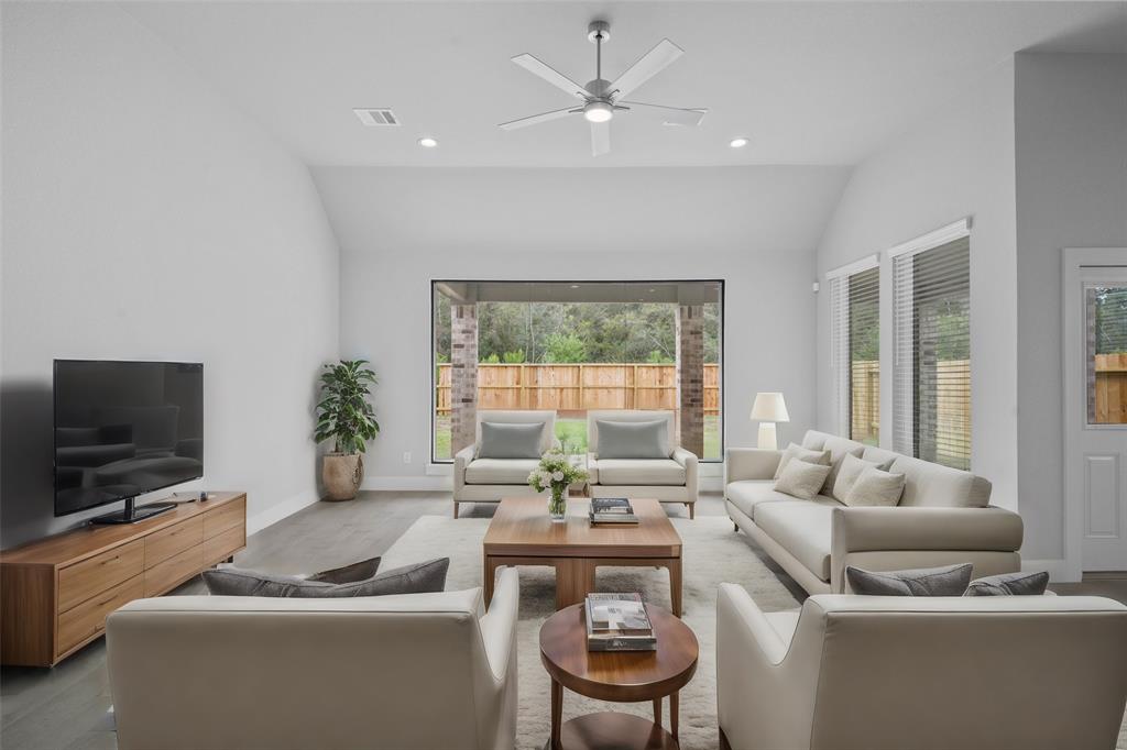 2140 Golden Spruce Court, Conroe, Texas image 9