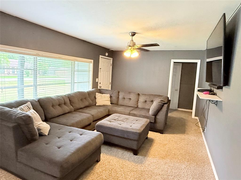 231 Moore Street, Richwood, Texas image 2