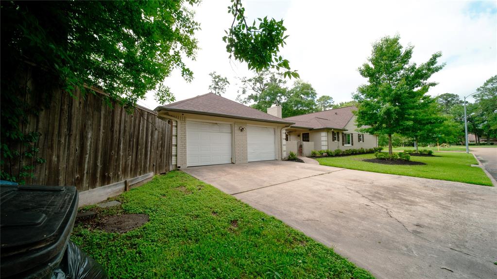 18050 Bambriar Drive, Houston, Texas image 3