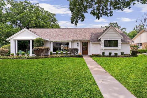 Single Family Residence in Houston TX 4934 Oak Forest Drive.jpg